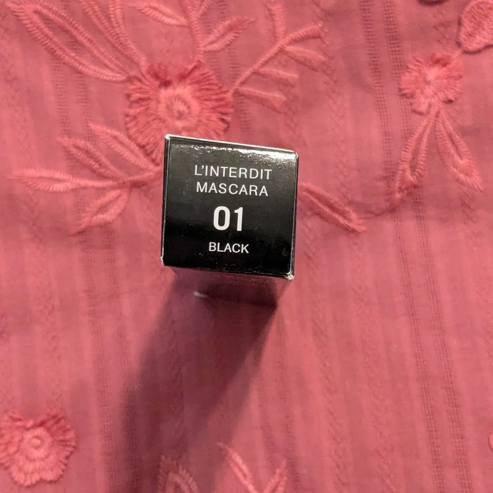 Givenchy L'INTERDIT MASCARA COUTURE VOLUME - Full Size - New In Damaged Box